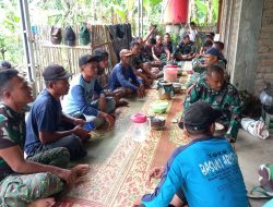 Pembangunan Jembatan Perintis Garuda di Ponorogo Saksi Kemanunggalan TNI – Rakyat di Saat Istirahat Siang