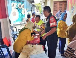 Wujudkan Anak Indonesia Sehat, Babinsa Danukusuman Bantu Kegiatan Posyandu