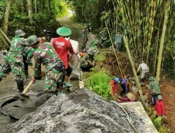 Semangat Juang Dibuktikan Satgas TMMD 127 Dan Warga Desa Kembang