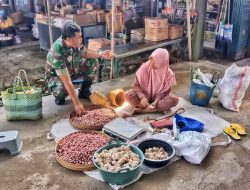 Bulan Puasa, Babinsa Kodim Ponorogo Pantau Stabilitas Harga Sembako
